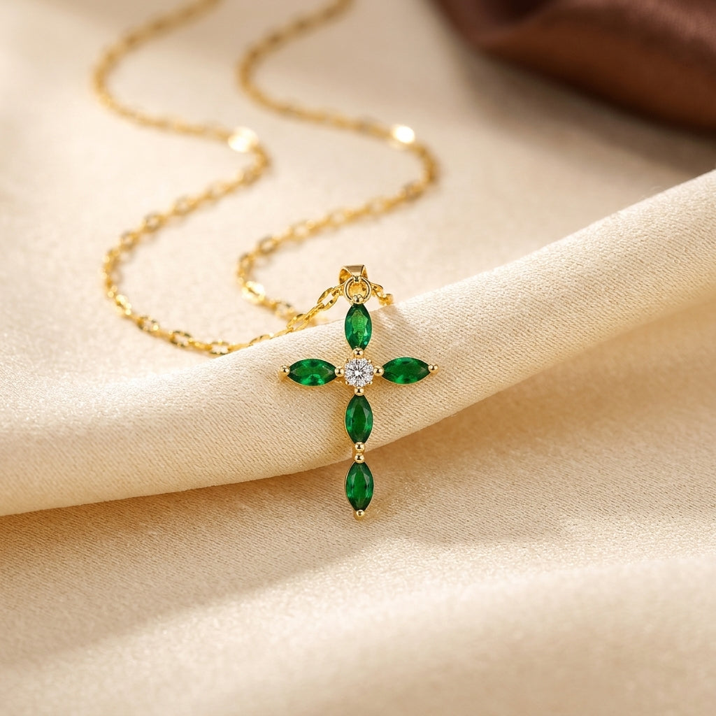 Collier Croix Marquise en Or Émeraude