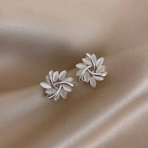 Sienna™ | Boucles d'oreilles en cercle avec pétales d'opale élégants