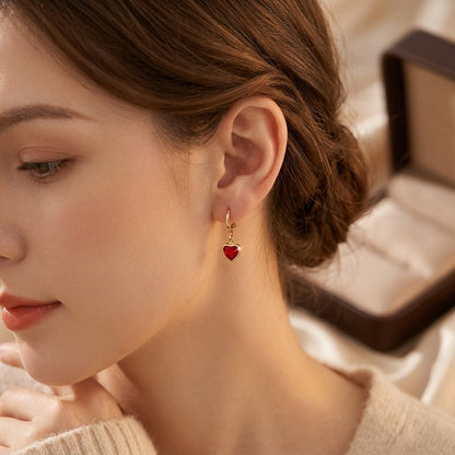 Boucles d'oreilles en or et rubis en forme de cœur